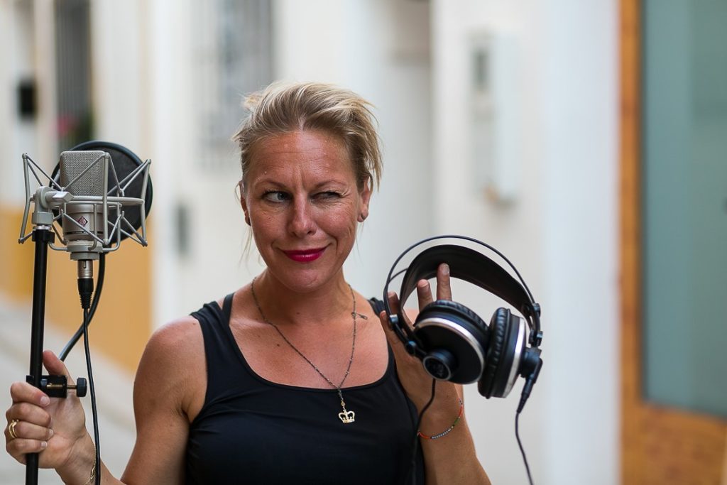 Voiceover artist, freelance journalist, podcaster af Den Digitale Nomade, foredragsholder og eventyrer Mille Sjøgren, privatfoto.