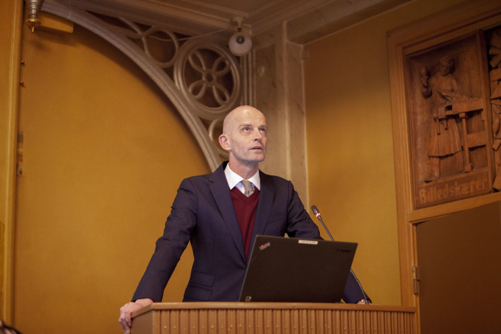 Lars Werge på talerstolen. Foto: Anette Sønderby Madsen