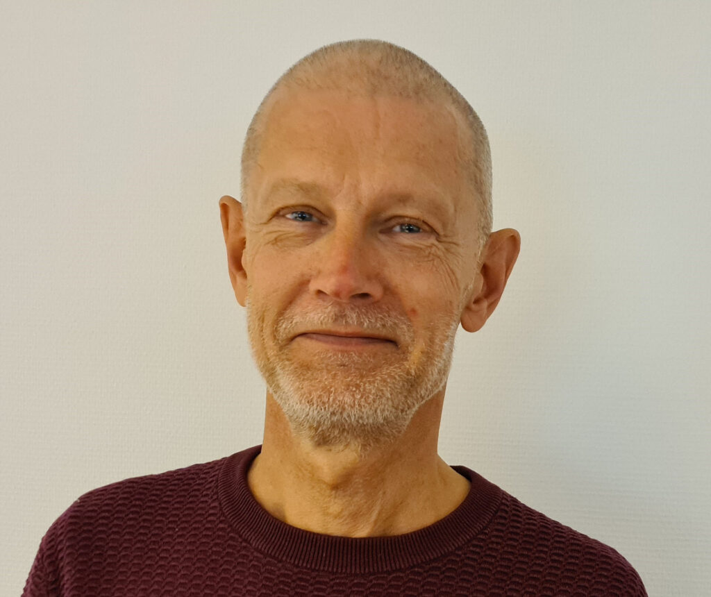 Birger Carlsen, Regnskabsskolen ApS, Cand.merc. fra CBS