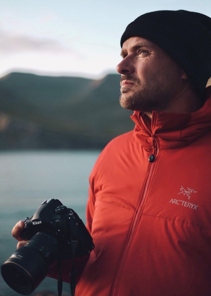 Christian Als er fotograf, explorer og filmskaber med speciale i outdoor, dronefotografi og landskabsfotografi. Så længe han kan huske, har han været tiltrukket af det store eventyr og episke landskaber.
